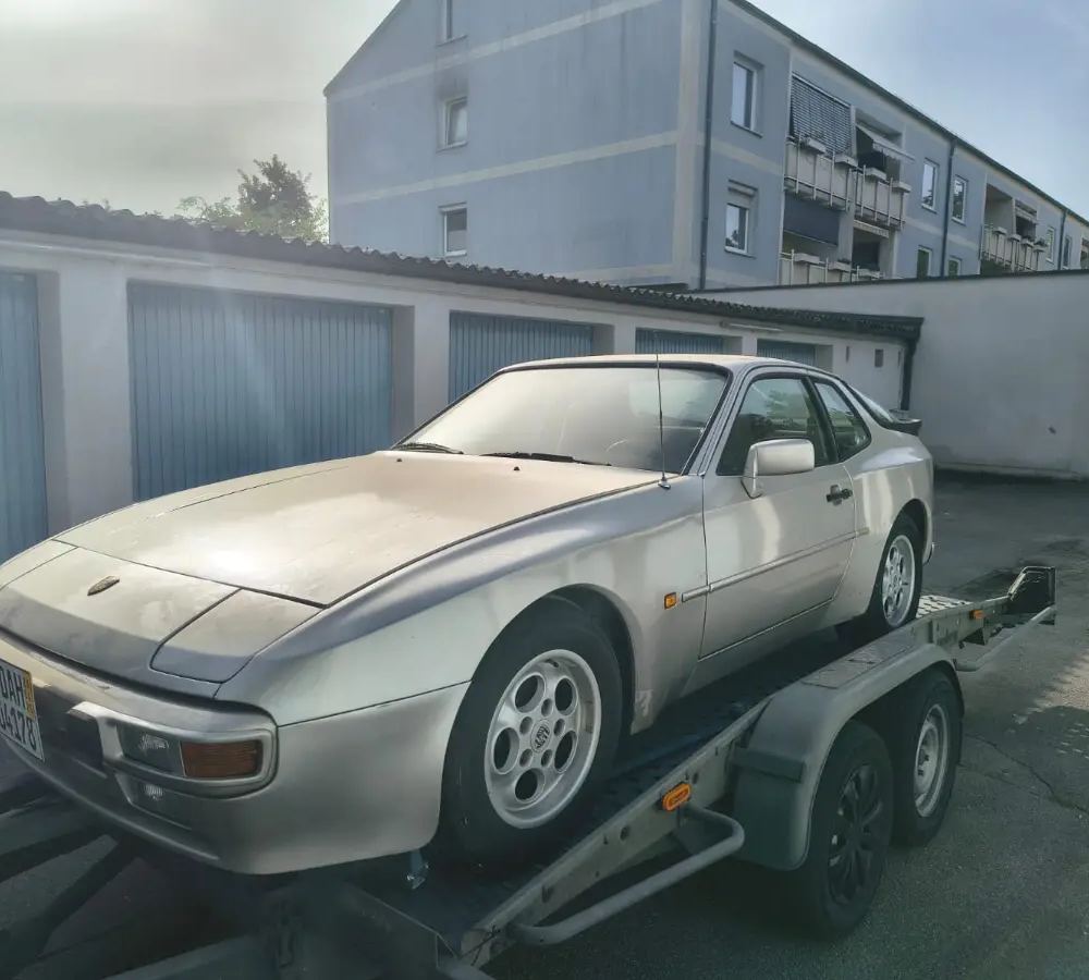 Porsche 944